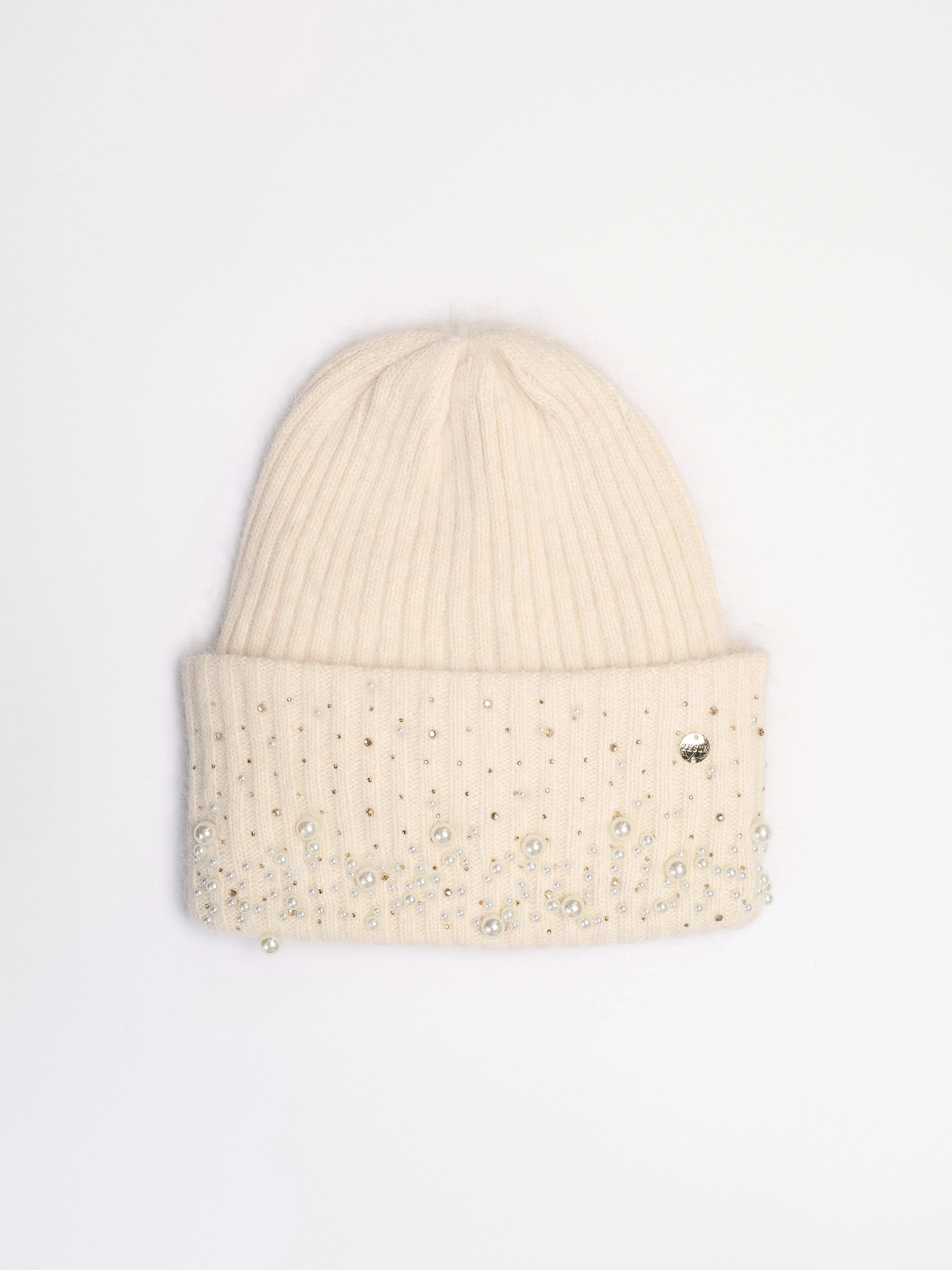 Шапка-бини двойная с отворотом декорированная стразами и бусинами в ассортименте